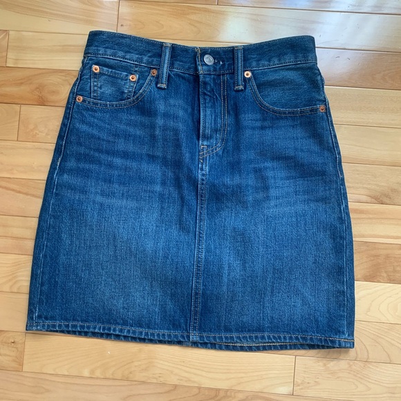 Levi's jean skirt. Size 24. Lenght : 43,5 cm. - Picture 2 of 3